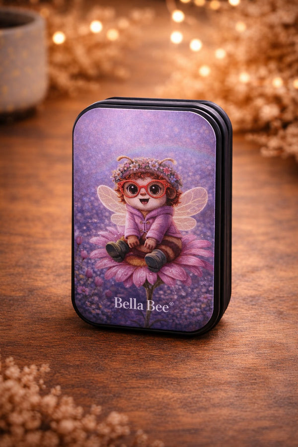 Bella Bee Metall Dose - Bella auf der Blume