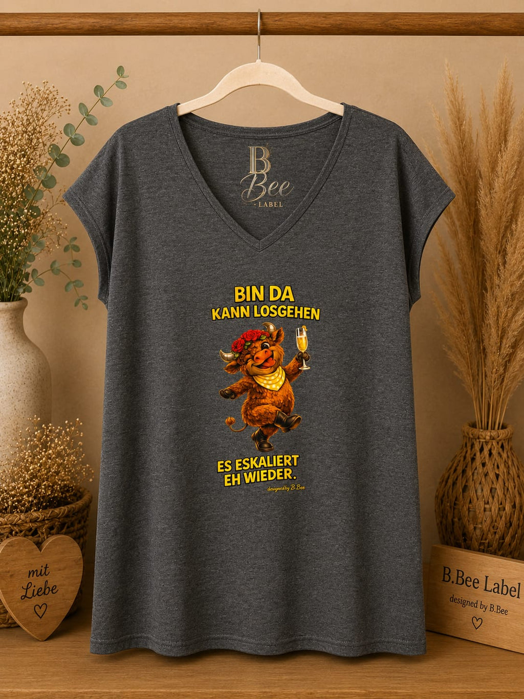 Teah die Kuh – Damen-Shirt „Bin da, kann losgehen. Es eskaliert eh wieder.“