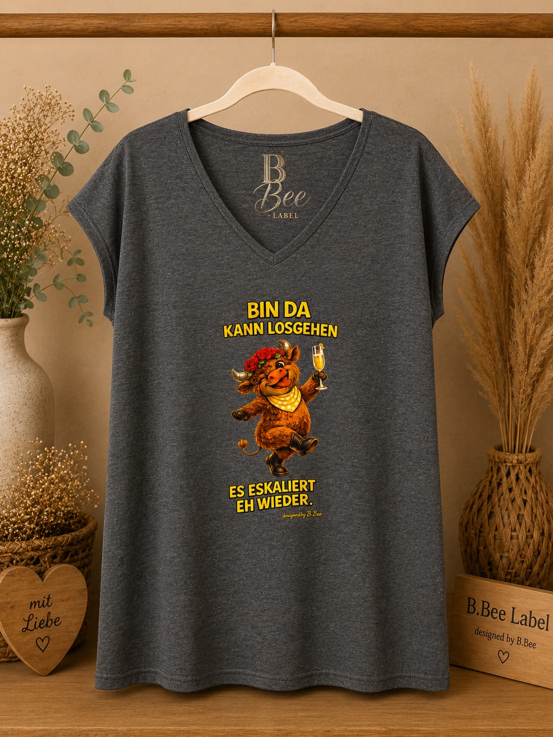 Teah die Kuh – Damen-Shirt „Bin da, kann losgehen. Es eskaliert eh wieder.“