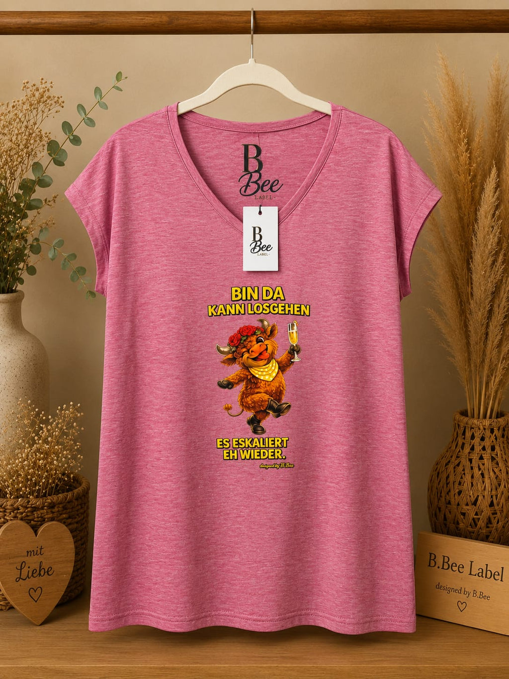Teah die Kuh – Damen-Shirt „Bin da, kann losgehen. Es eskaliert eh wieder.“