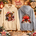 Teah die Kuh – Weihnachtshoodie

„BIN DA. Weihnachten kann losgehen!"